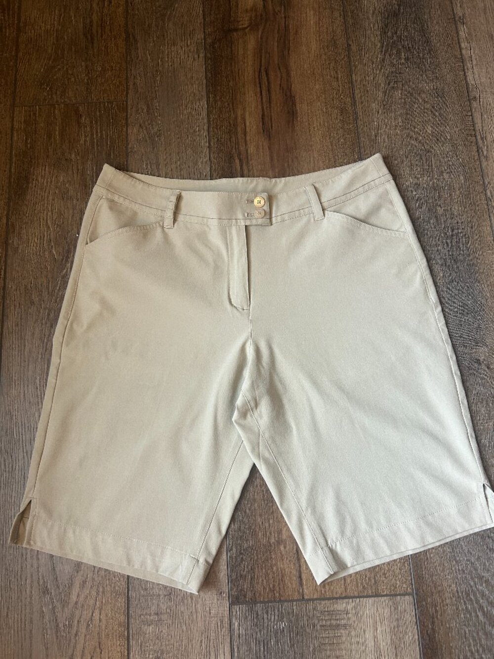 NWOT- Callaway Women's Khaki Golf Shorts  size 10
